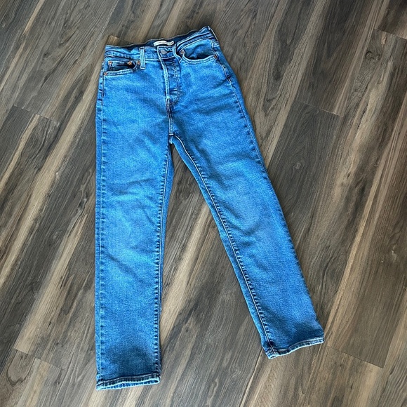 Levi’s Women’s Wedgie Straight Fit Jeans SZ 28 medium wash Button - Picture 1 of 7